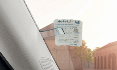 Držák parkovacích lístků na čelním skle